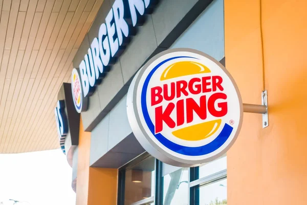 Nonthaburi, Tayland 20 Ocak 2018 Burger king's Tayland ve dünya çapında birçok mağaza fastfood Restoran