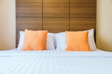 Yatakta rahat yastık