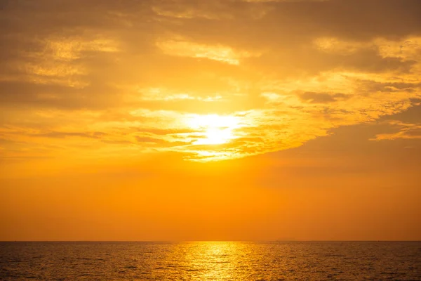 Όμορφο Ηλιοβασίλεμα Στην Παραλία Και Θάλασσα Vintage Filter — Φωτογραφία Αρχείου
