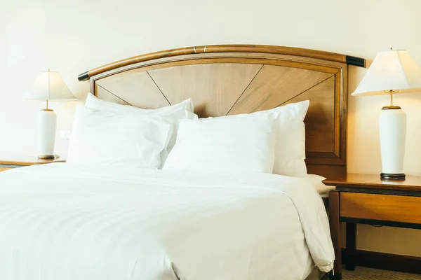 Біла Зручна Подушка Прикрасі Ліжка Інтер Єрі Спальні Готелю — стокове фото