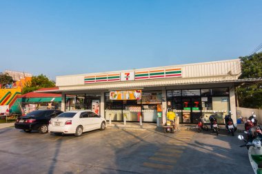 Nonthaburi, Tayland Jan 20 2018 7-11, kolaylık mağaza ve mağaza var Tayland franchies bir sürü