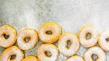 Şekerli tatlı şeker buzlanma ile-üst birçok çörek ile sağlıksız gıda tarzı