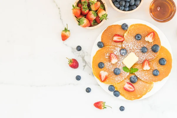 Set Desayuno Saludable Con Panqueque Arándanos Frutas Fresa Sobre Fondo — Foto de Stock