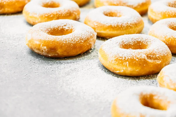 Sobremesa doce com muitos donuts — Fotografia de Stock