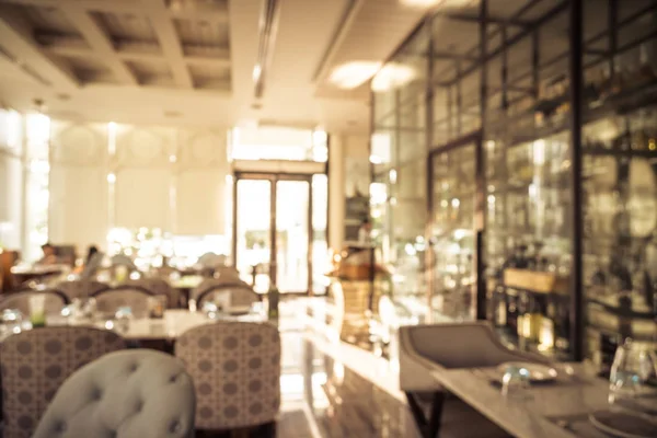 抽象的なぼかしデフォーカス レストラン コーヒー ショップ インテリア ビンテージ フィルターの背景 — ストック写真