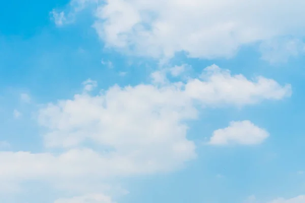 Красива Біла Хмара Фоні Блакитного Неба — стокове фото