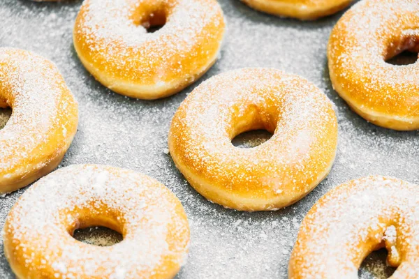 Sobremesa doce com muitos donuts — Fotografia de Stock