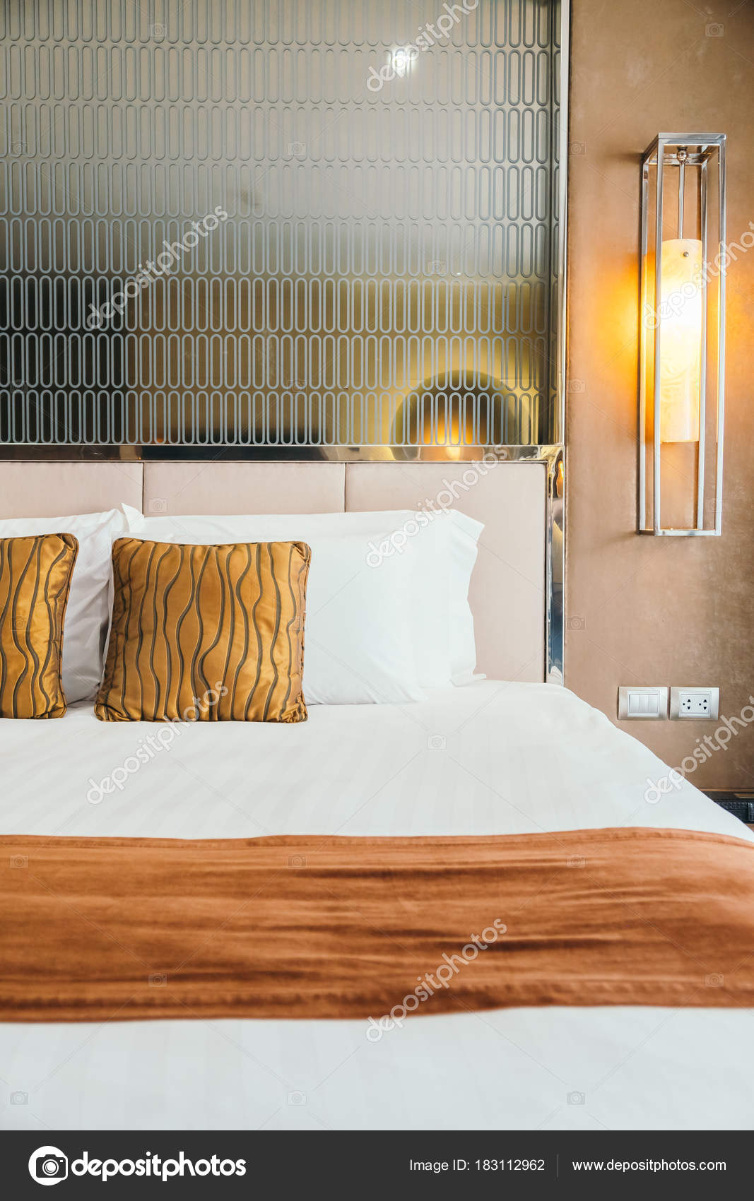 Cómoda Almohada Decoración Cama Interior Del Dormitorio Del Hotel