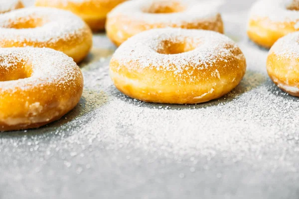 Postre dulce con muchas rosquillas —  Fotos de Stock