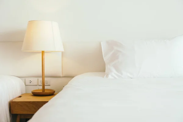Witte Kussen Het Bed Decoratie Slaapkamer Interieur — Stockfoto