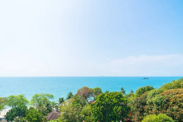 Beautiful beach and sea — Stock Photo, Image