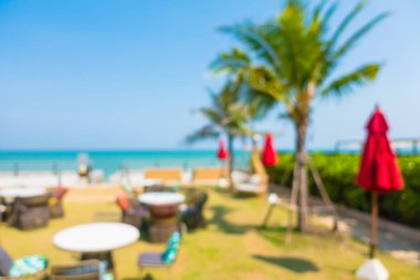 Soyut bulanıklık ve sahilde ufuk açık restoran ve 