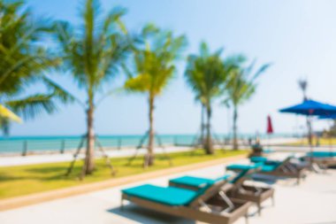 Soyut bulanıklık ve sahilde ufuk açık restoran ve 