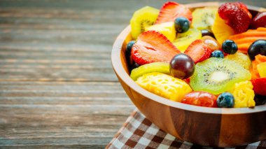 Karışık ve çeşitli meyve