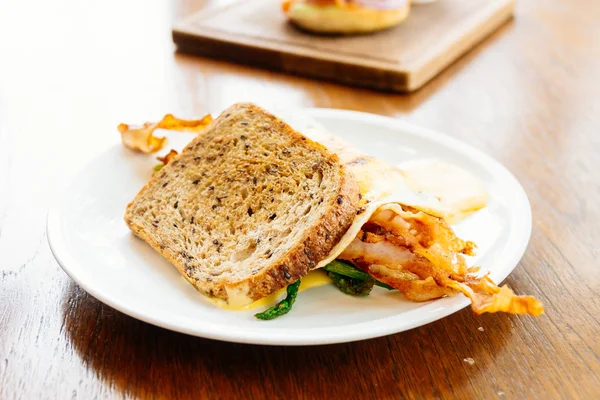 Sandwich with avocado bacon and asparagus — Stock Photo, Image