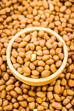 Tahta kasede yer fıstığı