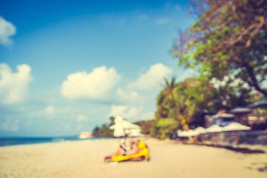 Soyut bulanıklık güzel bir plaj ve deniz defocused