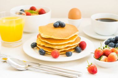 Sağlıklı kahvaltı seti