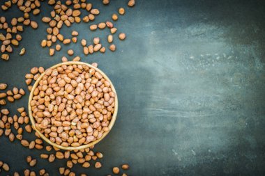 Tahta kasede yer fıstığı