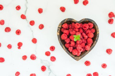 Kırmızı ahududu meyve