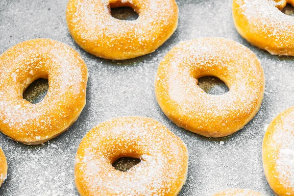 Postre dulce con muchas rosquillas —  Fotos de Stock