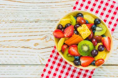 Karışık ve çeşitli meyve