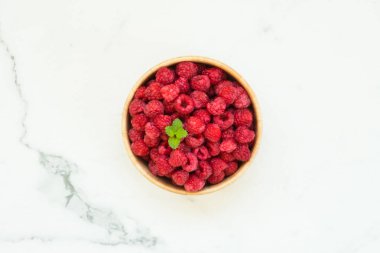 Kırmızı ahududu meyve