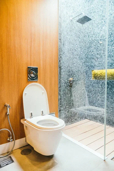 Weißer Toilettenschüsselsitz — Stockfoto