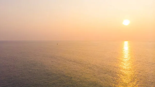 Flygfoto soluppgång med havet — Stockfoto