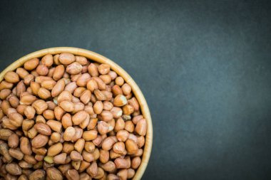 Tahta kasede yer fıstığı