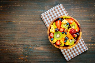 Karışık ve çeşitli meyve