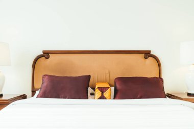 Yatakta rahat yastık