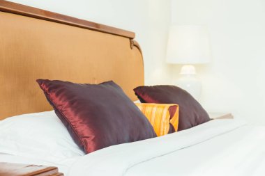 Yatakta rahat yastık