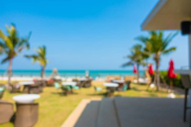 Soyut bulanıklık ve sahilde ufuk açık restoran ve 