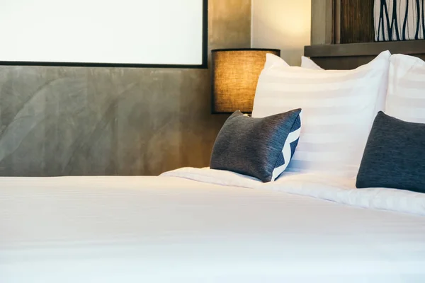 침대에 베개 — 스톡 사진