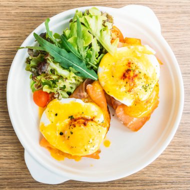 Füme somon Yumurta Benedict