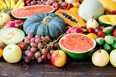 Çeşitli ve karışık meyve