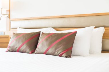 Yatakta rahat yastık