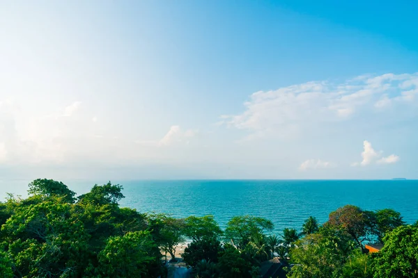 Beautiful beach and sea — Stock Photo, Image