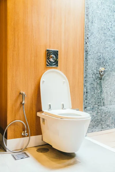 Weißer Toilettenschüsselsitz — Stockfoto