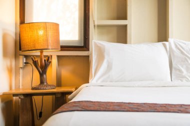 Yatakta rahat yastık