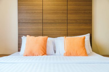 Yatakta rahat yastık