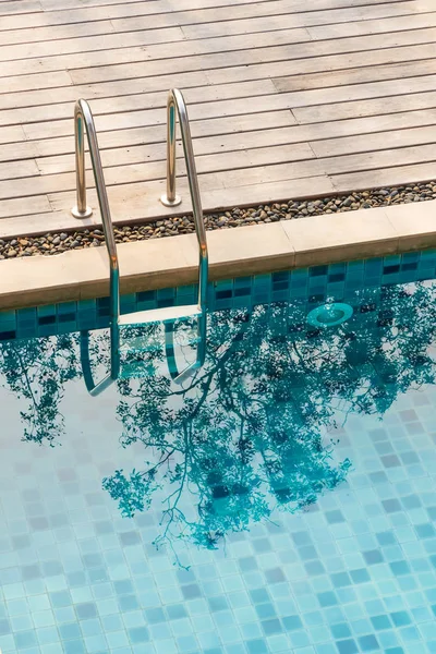 Escalera de piscina — Foto de Stock