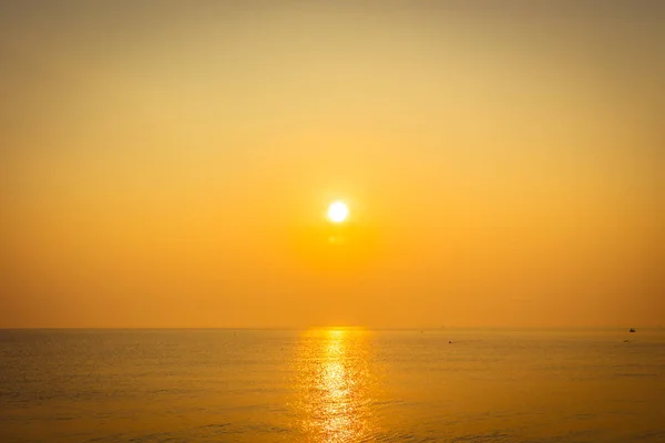 Beautiful sunrise on the beach and sea — Stock Photo, Image