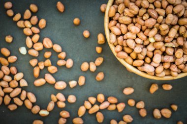 Tahta kasede yer fıstığı