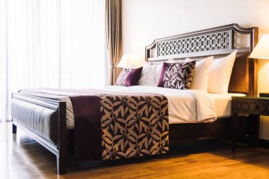 Yatakta rahat yastık