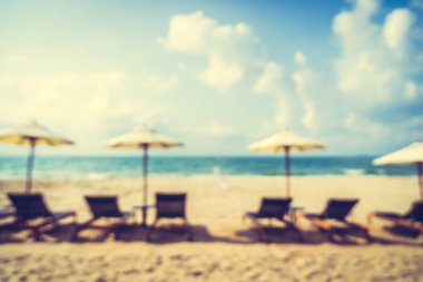 Soyut bulanıklık güzel bir plaj ve deniz defocused