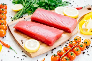 Ham ton balığı filetosu et