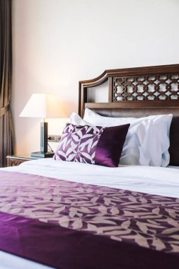 Yatakta rahat yastık