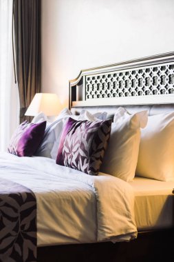 Yatakta rahat yastık